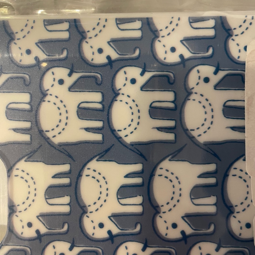 Roller Rabbit iPhone 12 max cover - Picture 3 of 7